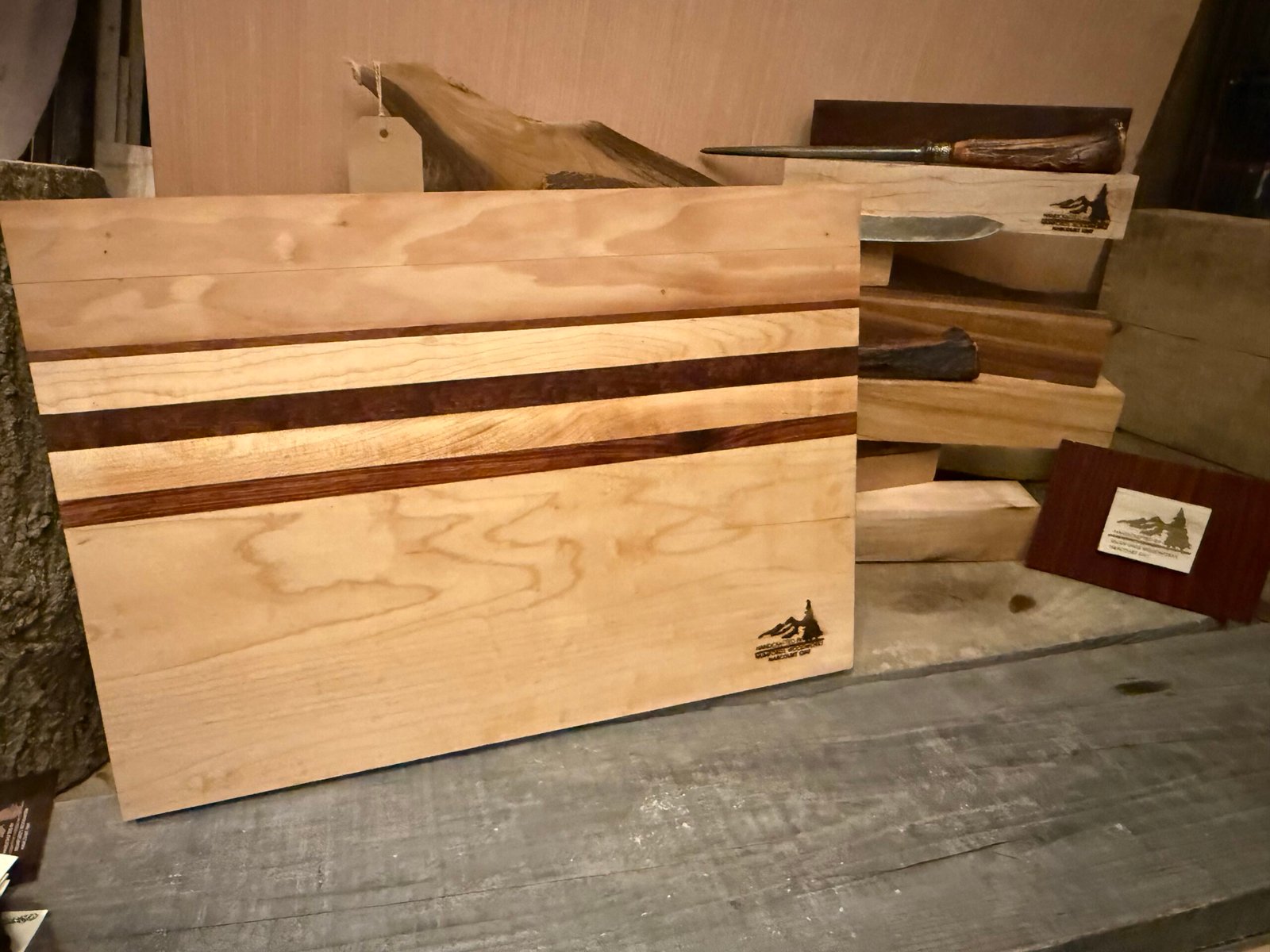 Premium Assortment Hardwood Cutting Board – Medium